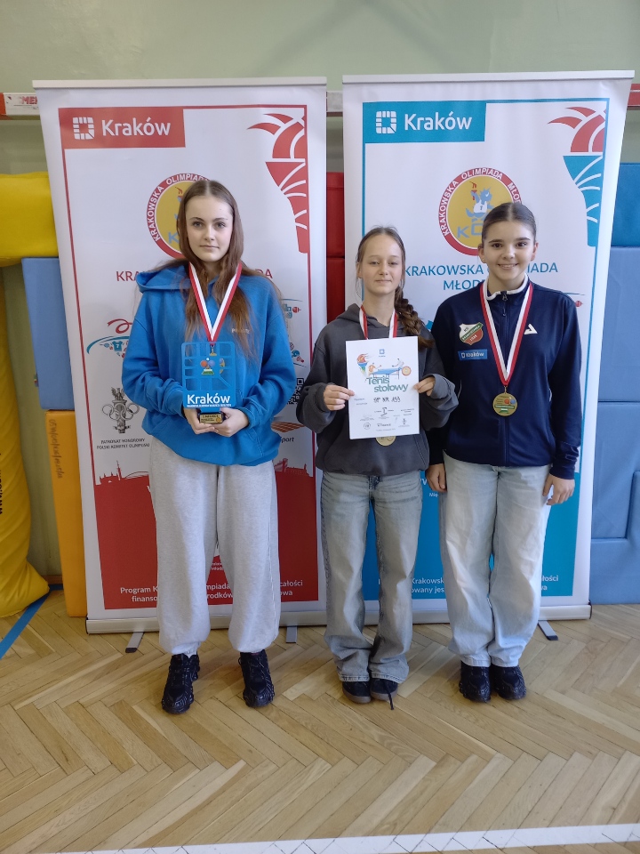 I miejsce w drużynowych zawodach w tenisie stołowym dziewcząt